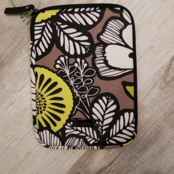 Vera Bradley Green & Black Floral Neoprene Tablet Case-NWOT - Picture 1 of 7